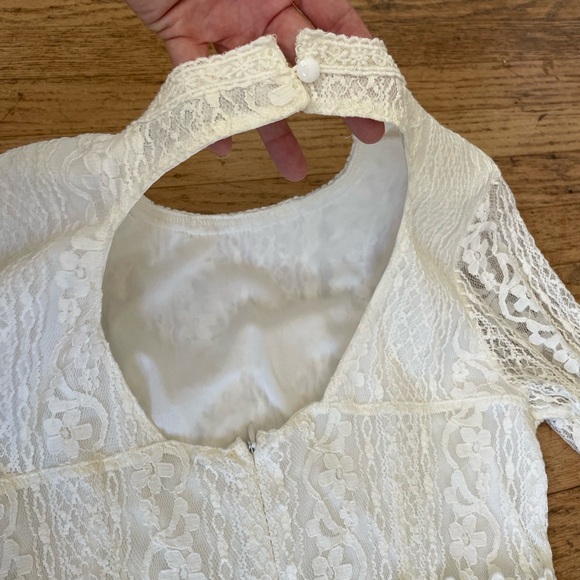Ina lace dress with keyhole back medium - Picture 3 of 5